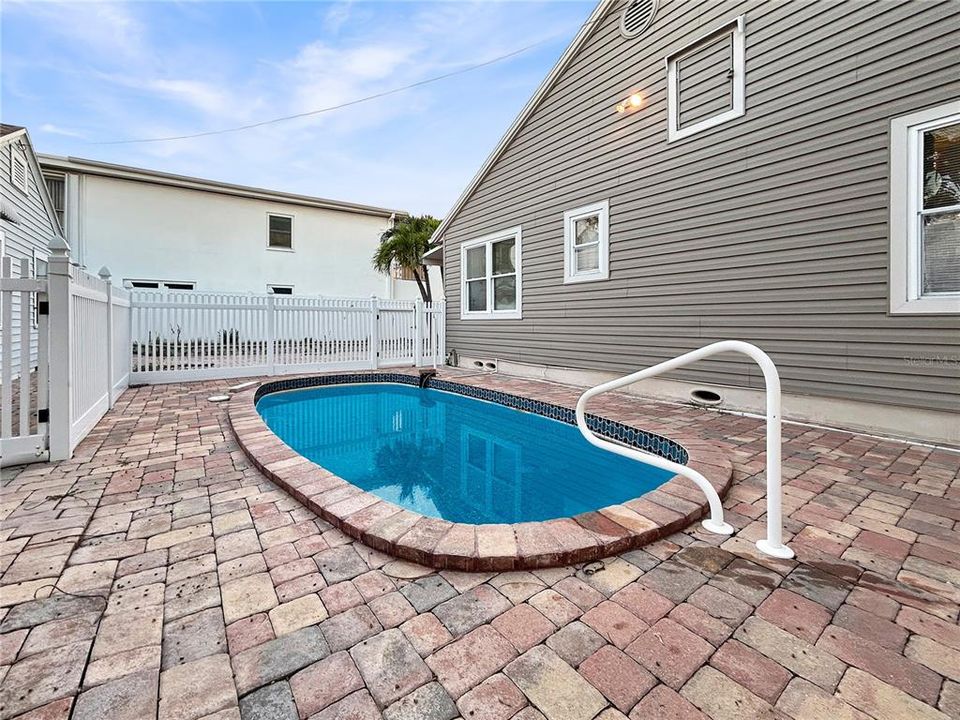 Active With Contract: $850,999 (4 beds, 4 baths, 2104 Square Feet)