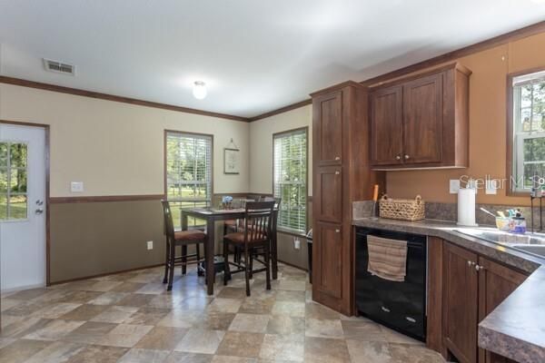 For Sale: $359,900 (3 beds, 2 baths, 1215 Square Feet)