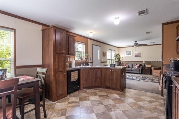 For Sale: $359,900 (3 beds, 2 baths, 1215 Square Feet)