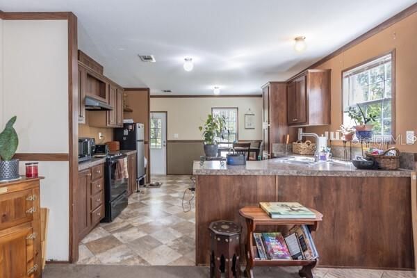 For Sale: $359,900 (3 beds, 2 baths, 1215 Square Feet)