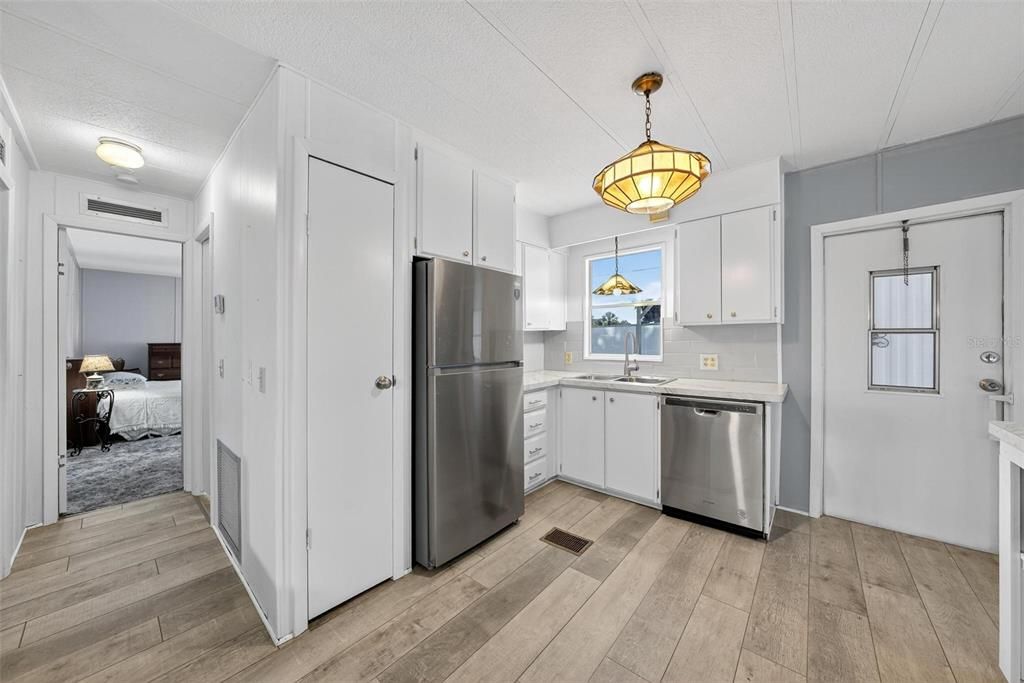 待售: $265,000 (2 贝兹, 2 浴室, 1152 平方英尺)