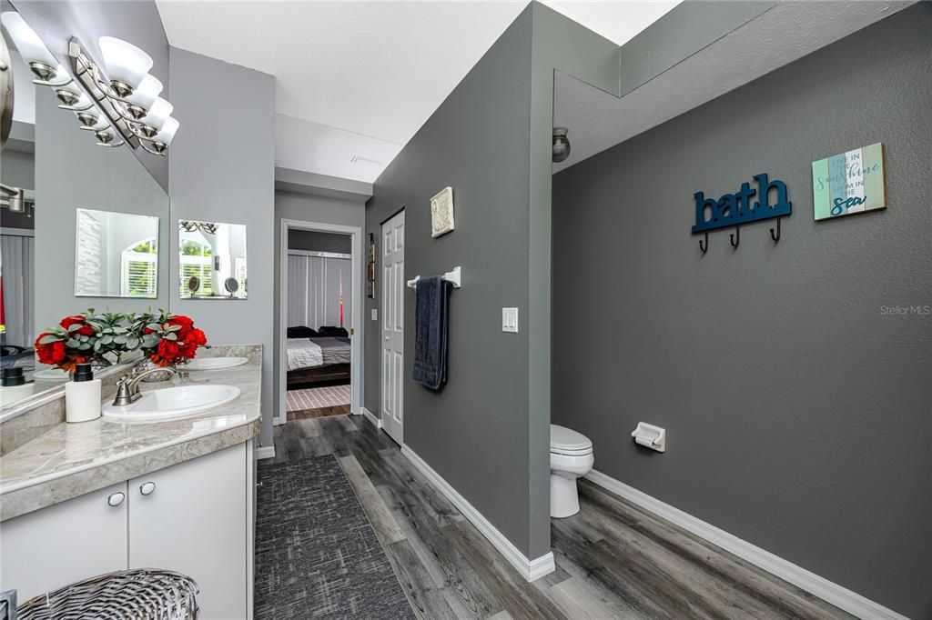 Под контрактом: $449,500 (4 спален, 2 ванн, 2040 Квадратных фут)