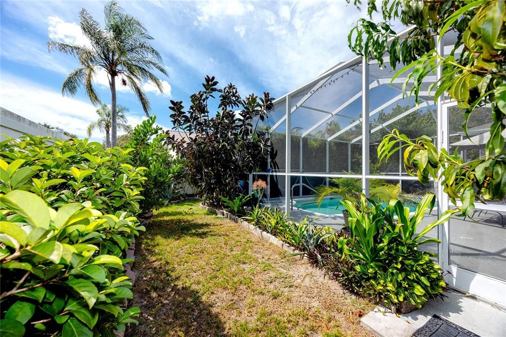 Под контрактом: $449,500 (4 спален, 2 ванн, 2040 Квадратных фут)