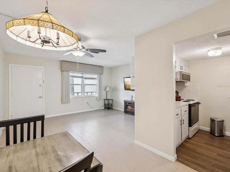 Под контрактом: $69,500 (1 спален, 1 ванн, 672 Квадратных фут)