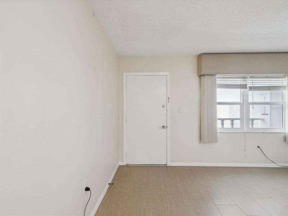 Под контрактом: $69,500 (1 спален, 1 ванн, 672 Квадратных фут)