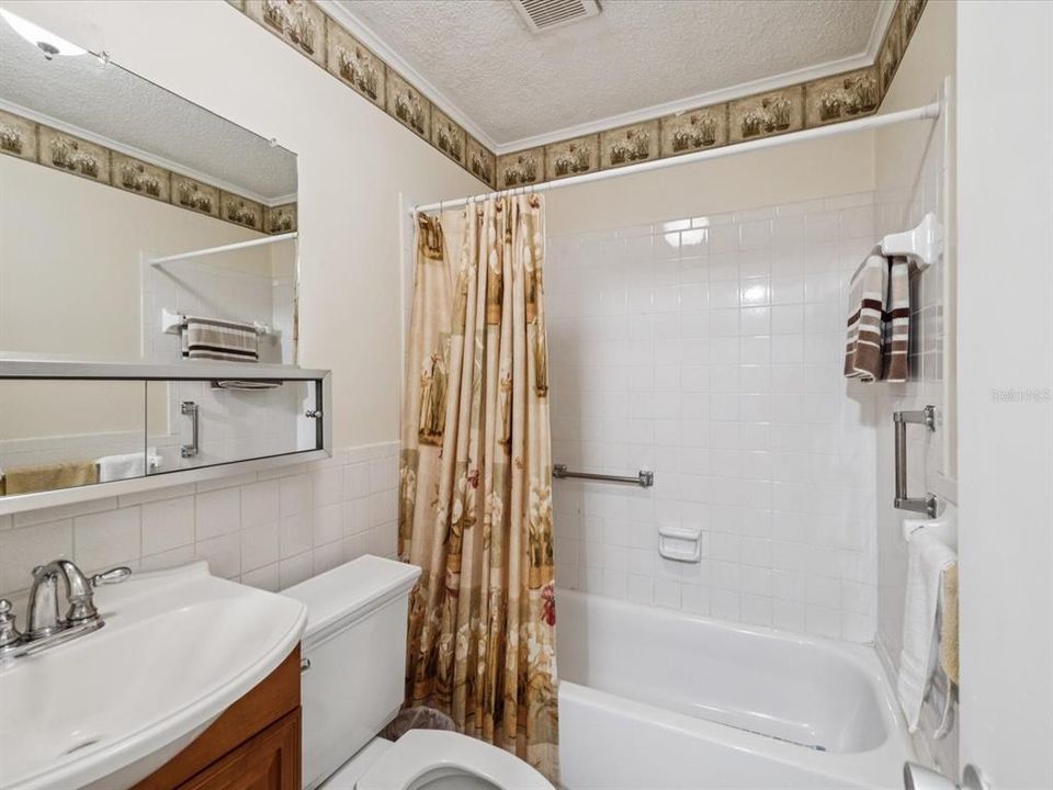 Под контрактом: $69,500 (1 спален, 1 ванн, 672 Квадратных фут)