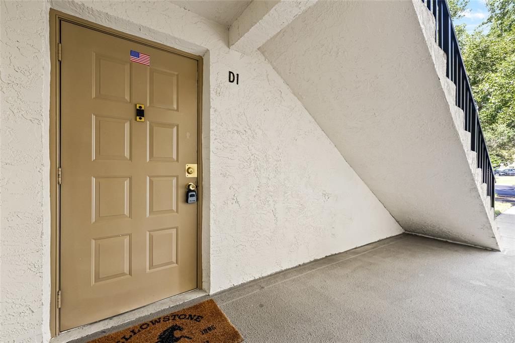 待售: $170,000 (2 贝兹, 2 浴室, 1041 平方英尺)