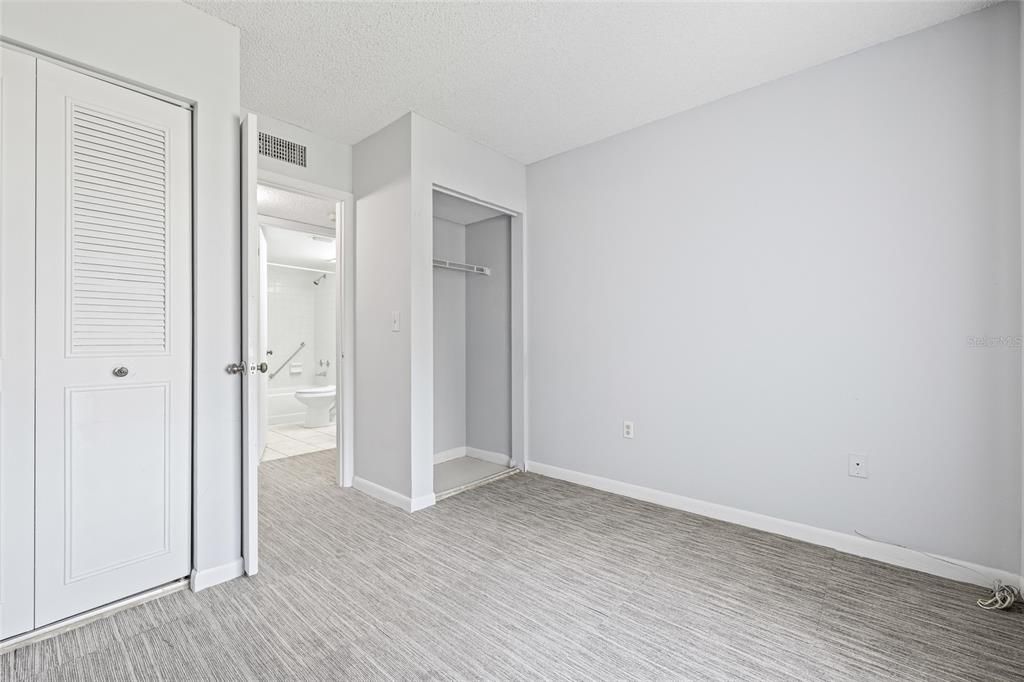 待售: $170,000 (2 贝兹, 2 浴室, 1041 平方英尺)