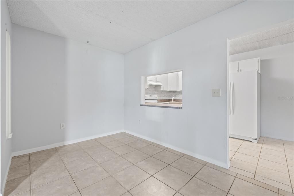 待售: $170,000 (2 贝兹, 2 浴室, 1041 平方英尺)