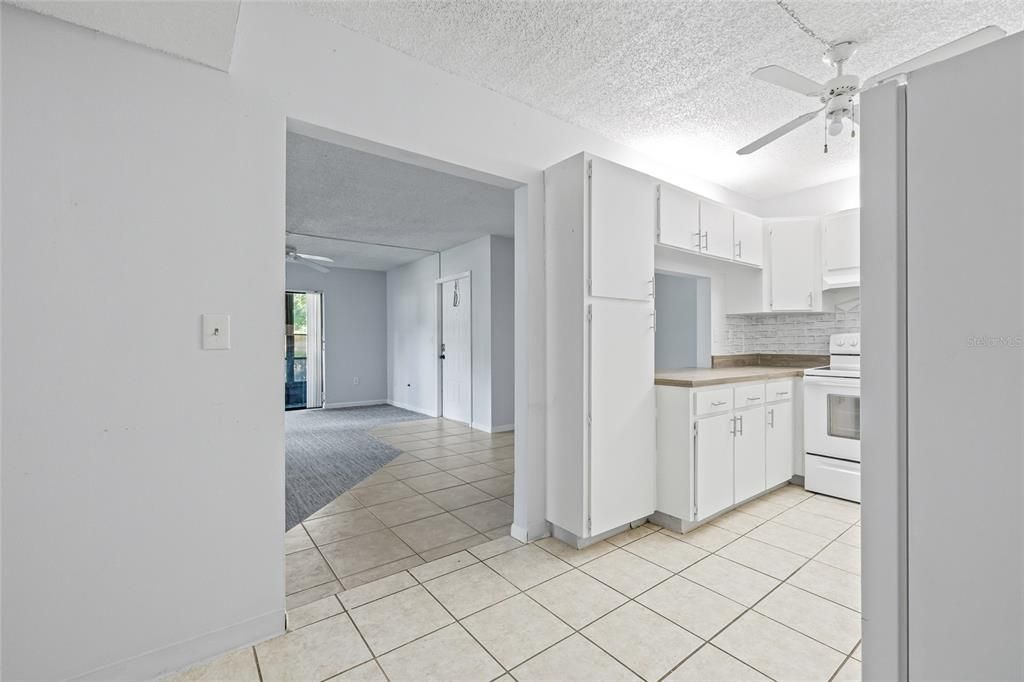 待售: $170,000 (2 贝兹, 2 浴室, 1041 平方英尺)