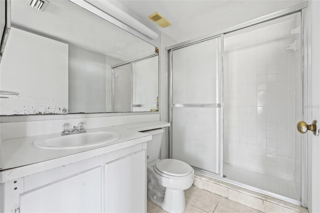 待售: $170,000 (2 贝兹, 2 浴室, 1041 平方英尺)