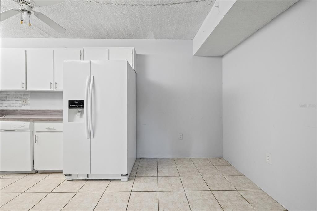 待售: $170,000 (2 贝兹, 2 浴室, 1041 平方英尺)