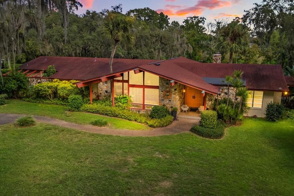 For Sale: $680,000 (4 beds, 2 baths, 2868 Square Feet)