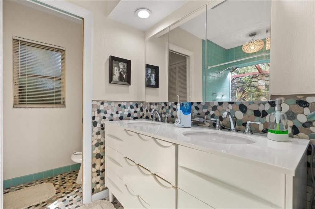 For Sale: $680,000 (4 beds, 2 baths, 2868 Square Feet)