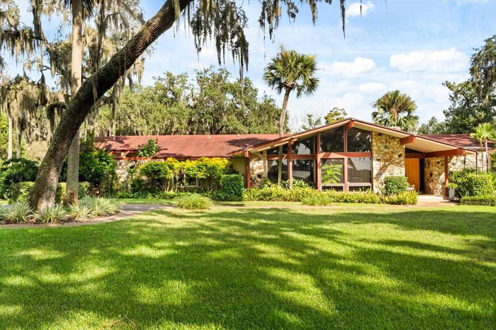 For Sale: $680,000 (4 beds, 2 baths, 2868 Square Feet)