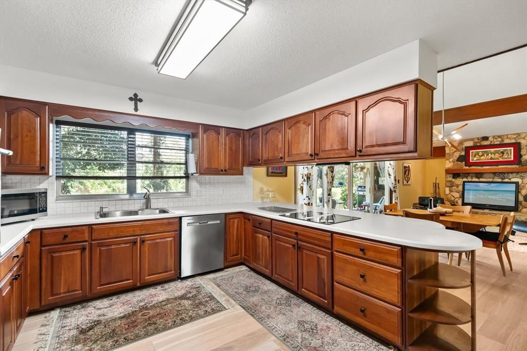 For Sale: $680,000 (4 beds, 2 baths, 2868 Square Feet)