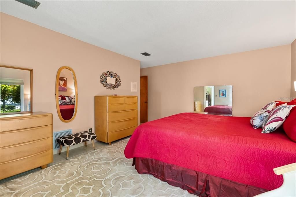 For Sale: $680,000 (4 beds, 2 baths, 2868 Square Feet)