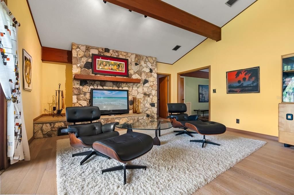 For Sale: $680,000 (4 beds, 2 baths, 2868 Square Feet)