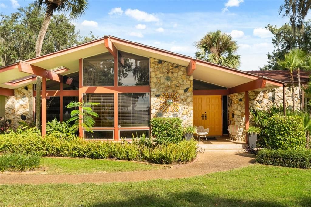 For Sale: $680,000 (4 beds, 2 baths, 2868 Square Feet)