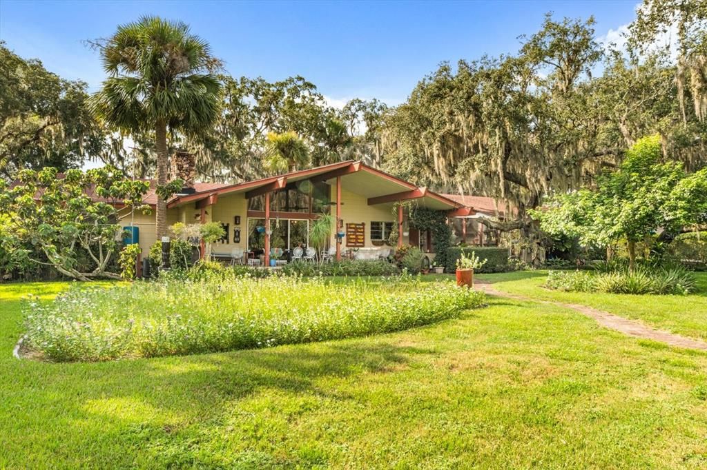 For Sale: $680,000 (4 beds, 2 baths, 2868 Square Feet)