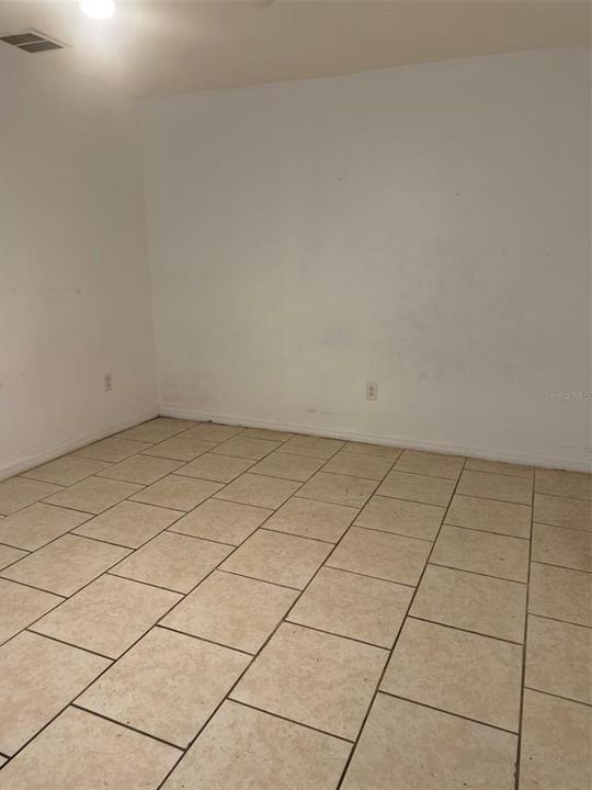 En Renta: $950 (1 camas, 1 baños, 300 Pies cuadrados)