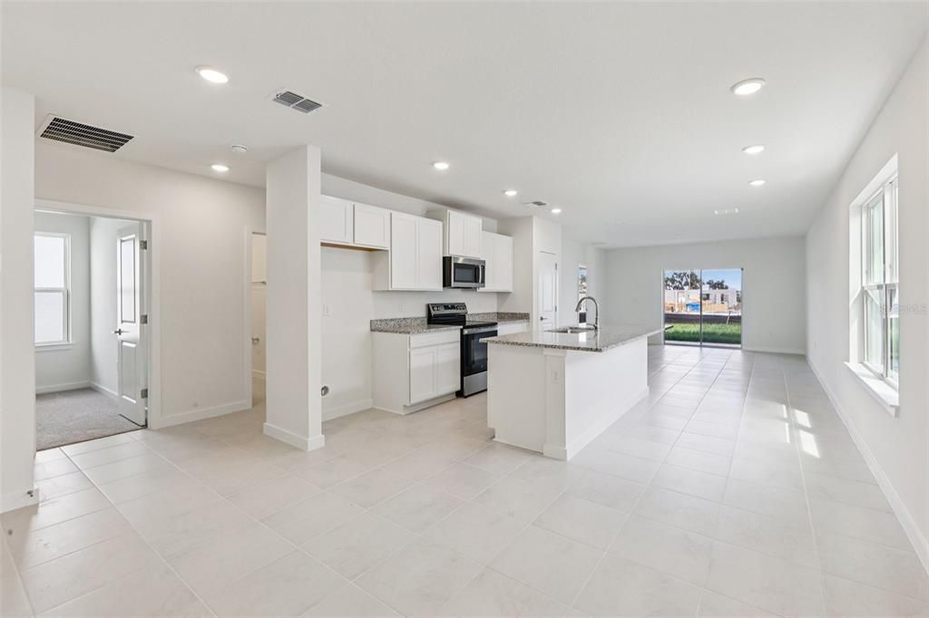 Active With Contract: $309,990 (3 beds, 2 baths, 1480 Square Feet)
