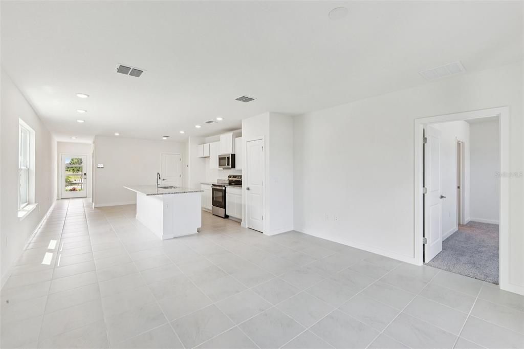 Active With Contract: $309,990 (3 beds, 2 baths, 1480 Square Feet)
