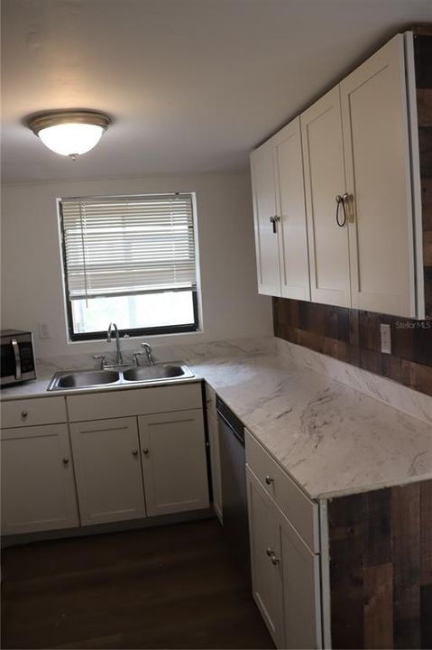 Под контрактом: $1,300 (2 спален, 2 ванн, 1116 Квадратных фут)