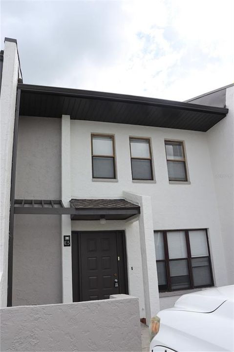 Под контрактом: $1,300 (2 спален, 2 ванн, 1116 Квадратных фут)