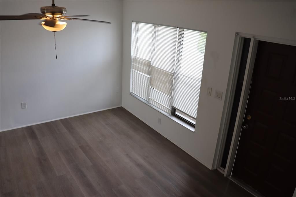 Под контрактом: $1,300 (2 спален, 2 ванн, 1116 Квадратных фут)