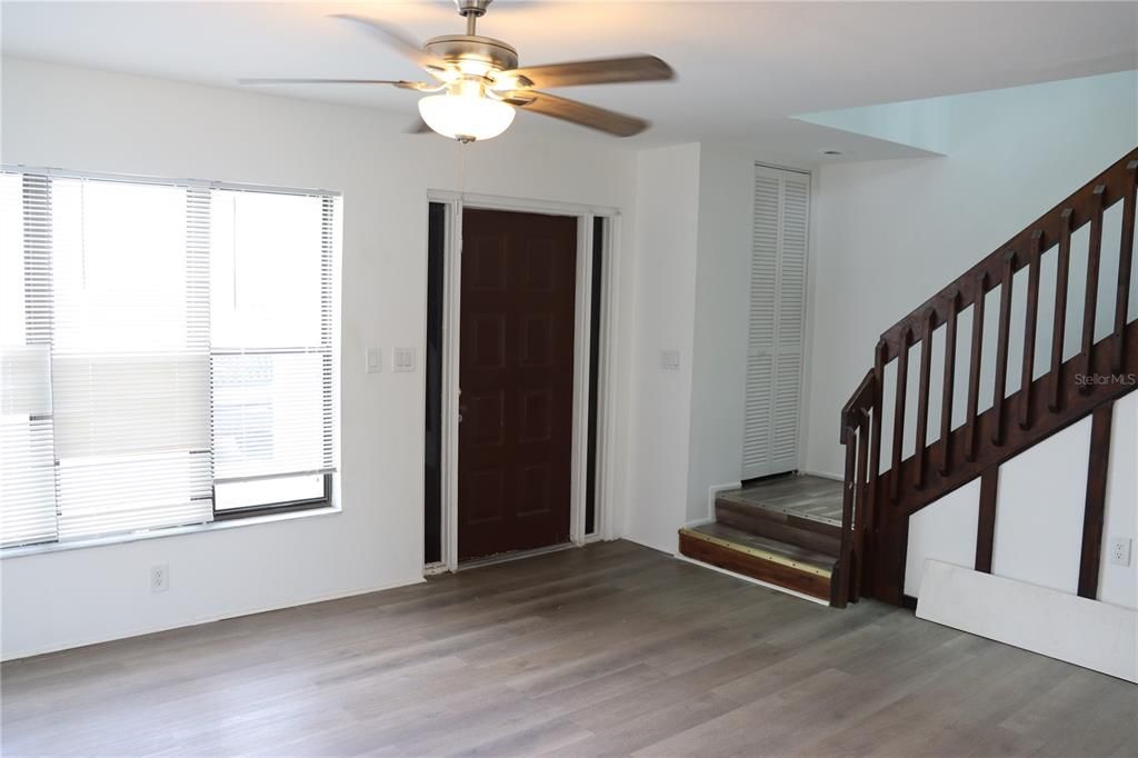 Под контрактом: $1,300 (2 спален, 2 ванн, 1116 Квадратных фут)