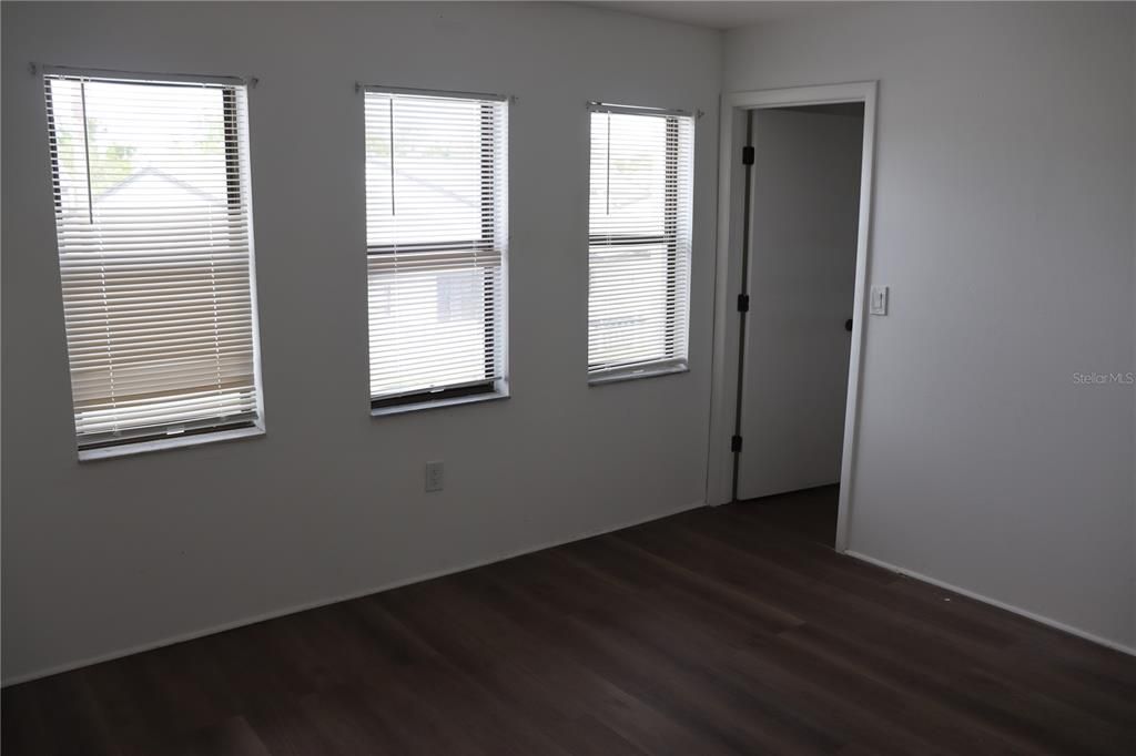 Под контрактом: $1,300 (2 спален, 2 ванн, 1116 Квадратных фут)