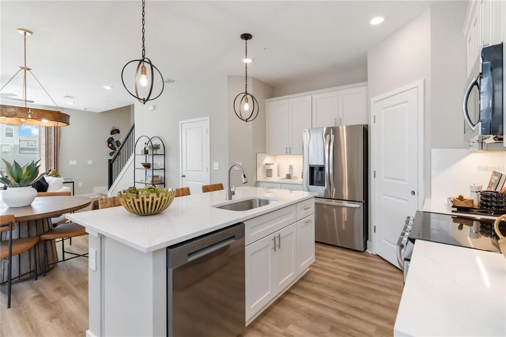 For Sale: $374,999 (3 beds, 2 baths, 1935 Square Feet)