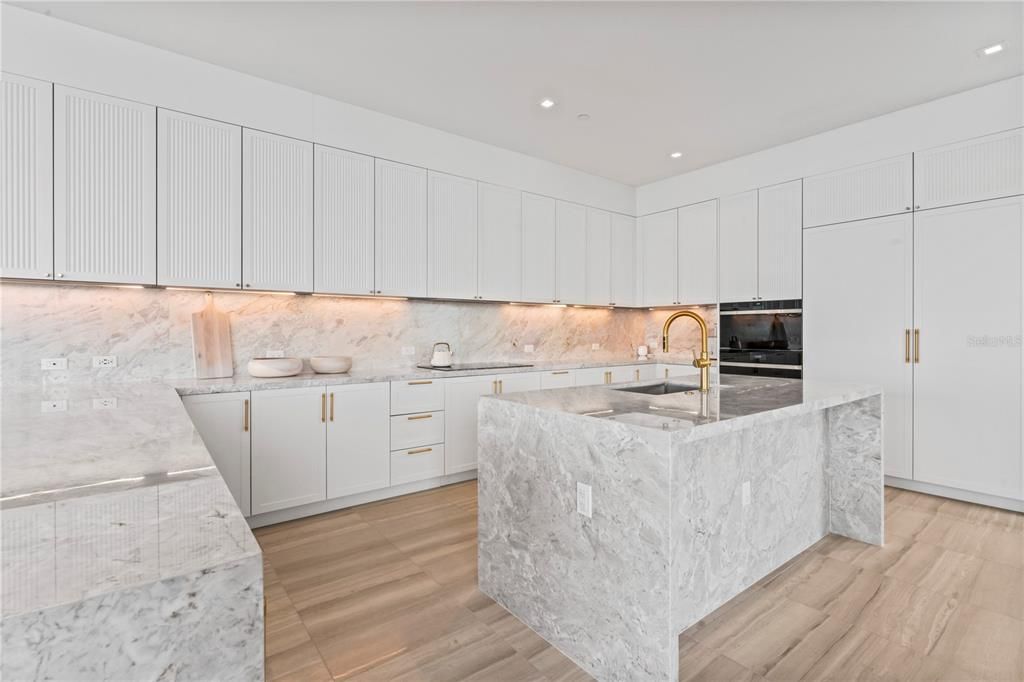 En Venta: $6,499,000 (4 camas, 5 baños, 5567 Pies cuadrados)