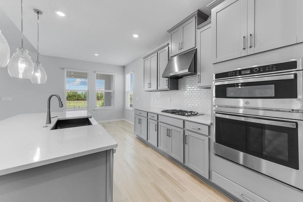 Active With Contract: $612,991 (4 beds, 3 baths, 2600 Square Feet)