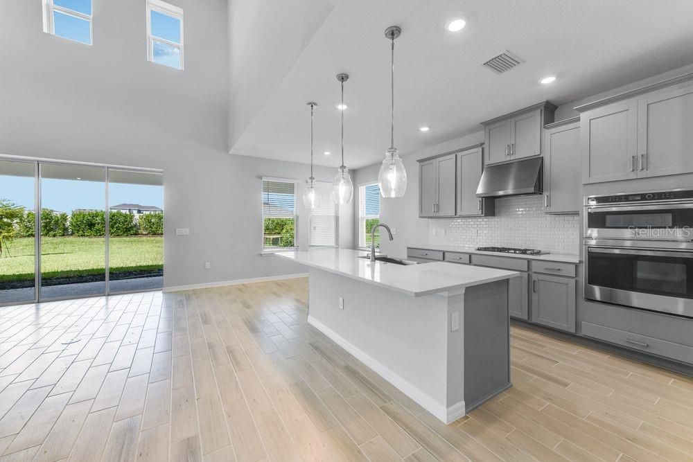 Active With Contract: $612,991 (4 beds, 3 baths, 2600 Square Feet)