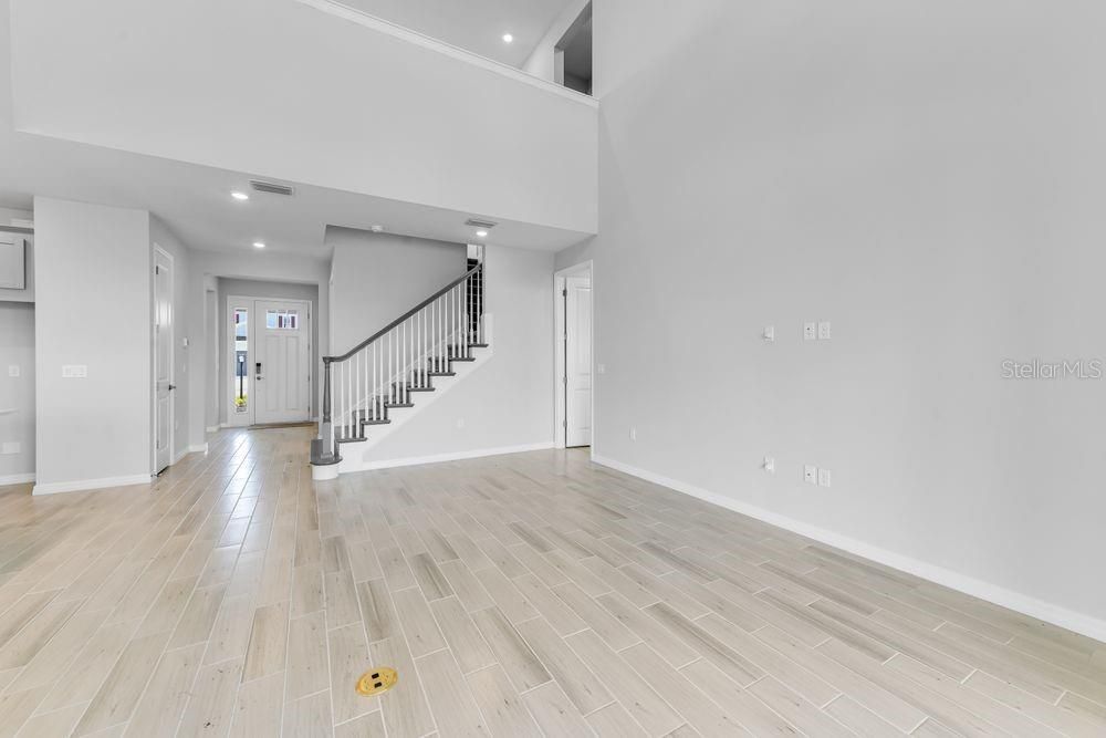 Active With Contract: $612,991 (4 beds, 3 baths, 2600 Square Feet)