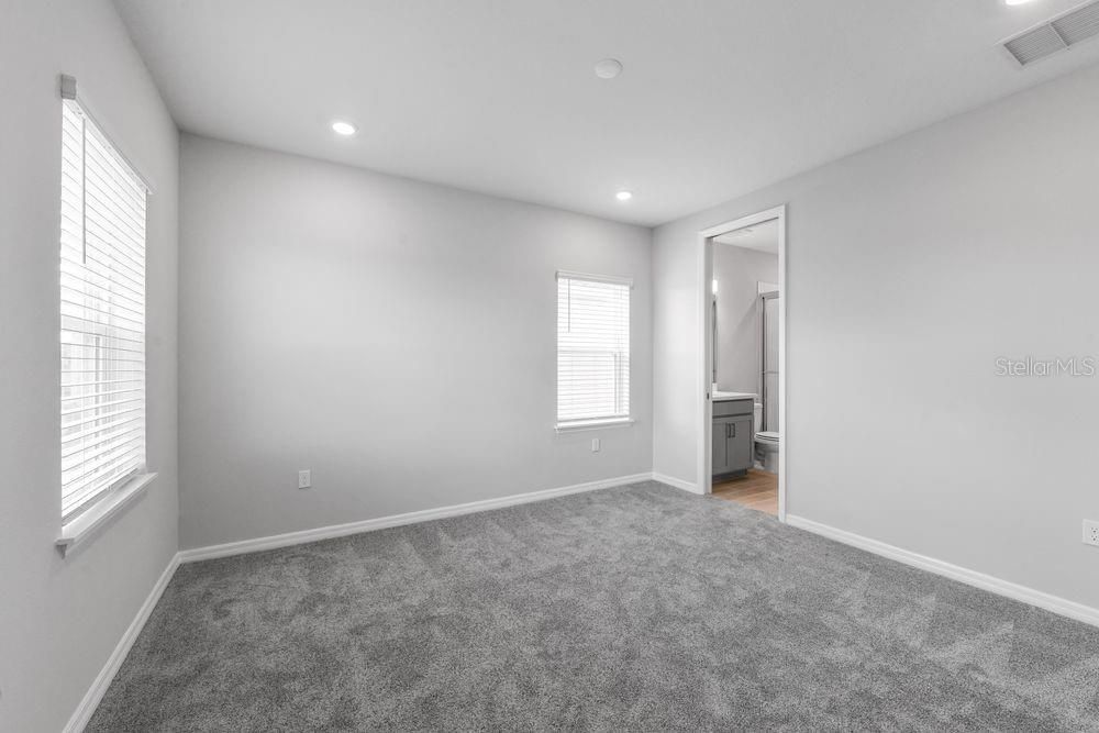 Active With Contract: $612,991 (4 beds, 3 baths, 2600 Square Feet)