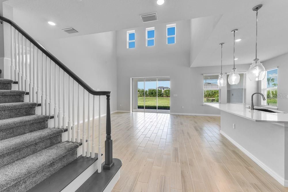 Active With Contract: $612,991 (4 beds, 3 baths, 2600 Square Feet)