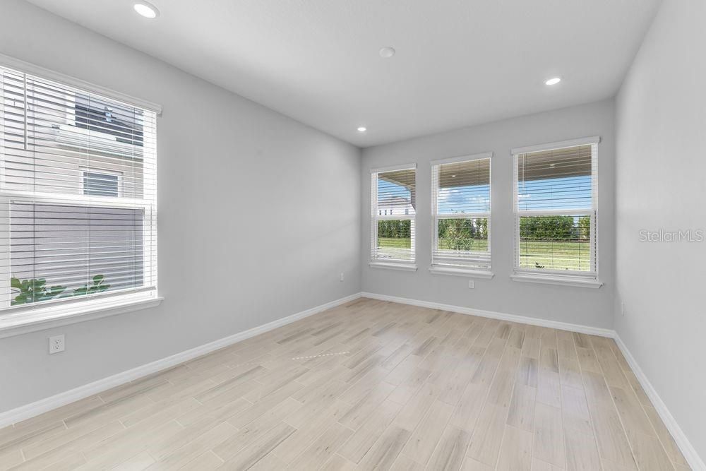 Active With Contract: $612,991 (4 beds, 3 baths, 2600 Square Feet)