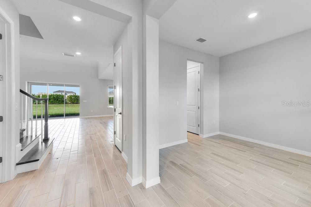 Active With Contract: $612,991 (4 beds, 3 baths, 2600 Square Feet)