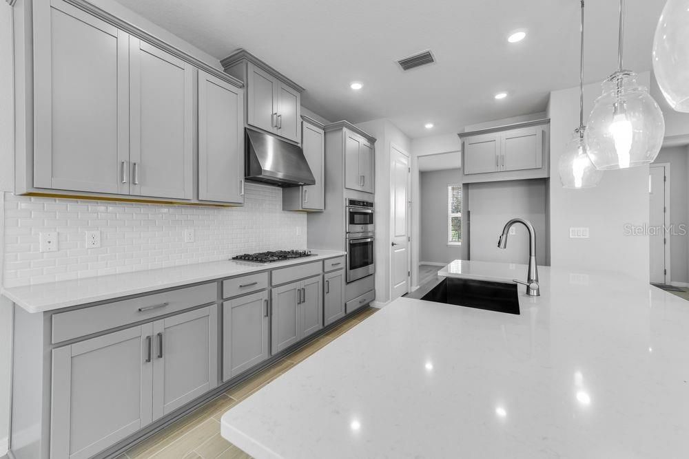 Active With Contract: $612,991 (4 beds, 3 baths, 2600 Square Feet)