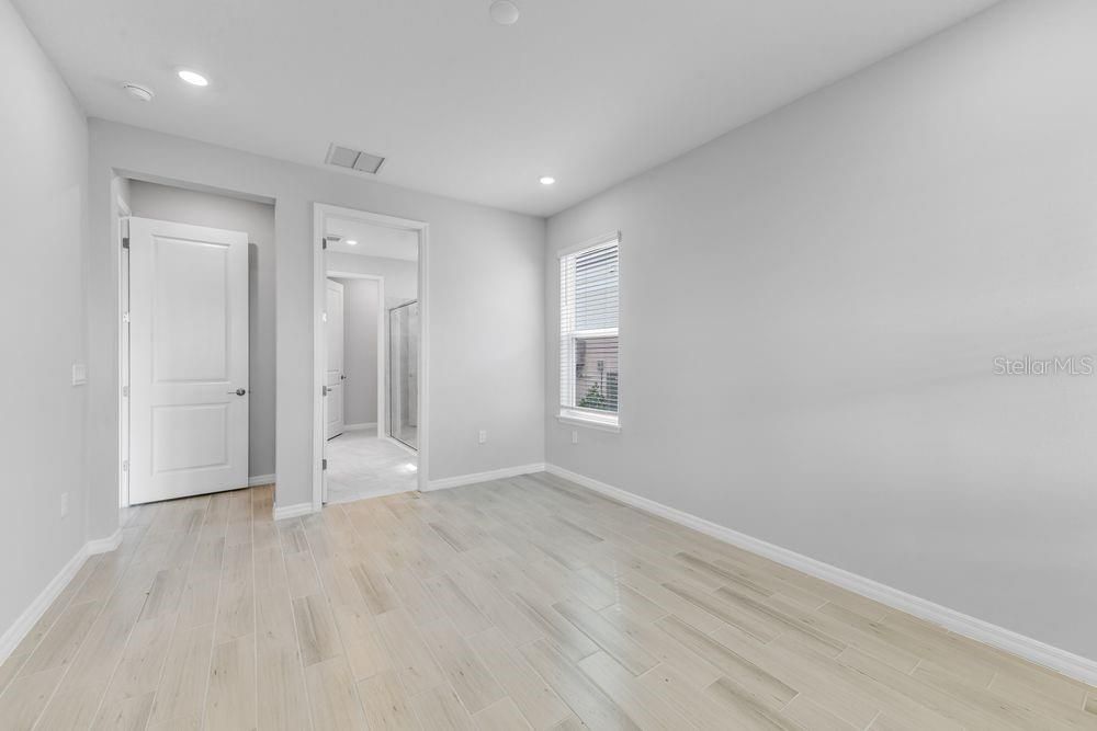 Active With Contract: $612,991 (4 beds, 3 baths, 2600 Square Feet)