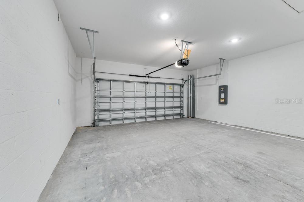 Active With Contract: $612,991 (4 beds, 3 baths, 2600 Square Feet)