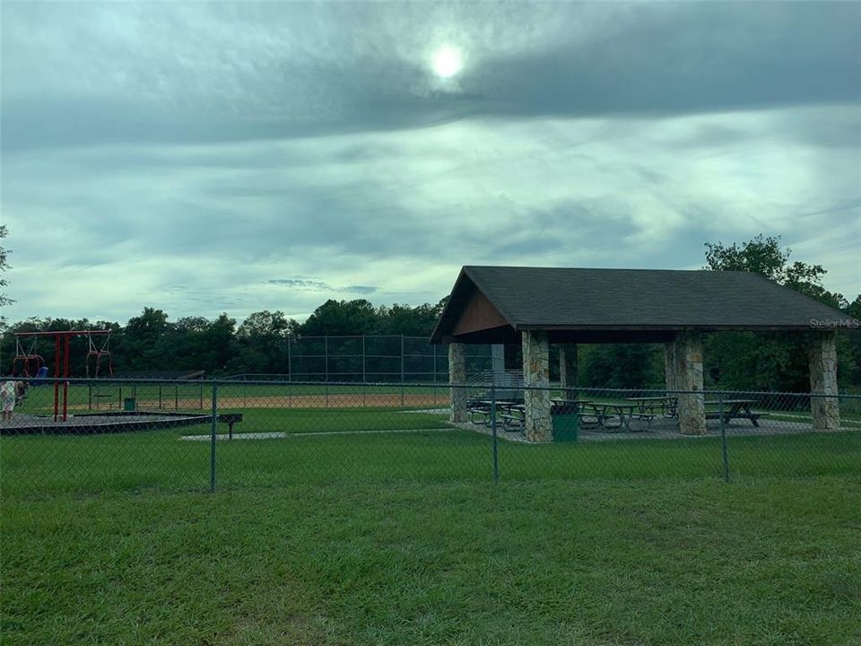 На продажу: $316,950 (4 спален, 2 ванн, 1760 Квадратных фут)