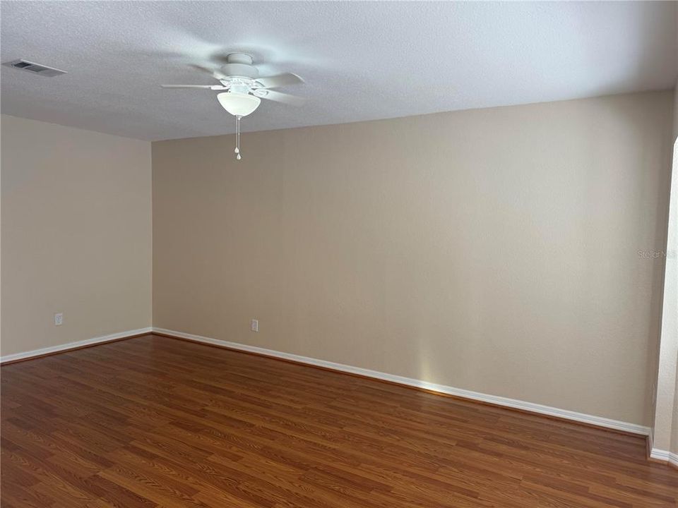 For Sale: $160,000 (2 beds, 1 baths, 958 Square Feet)