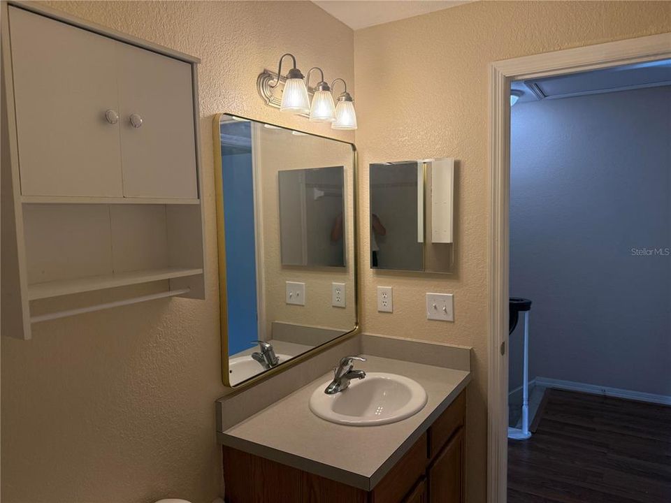 For Sale: $160,000 (2 beds, 1 baths, 958 Square Feet)