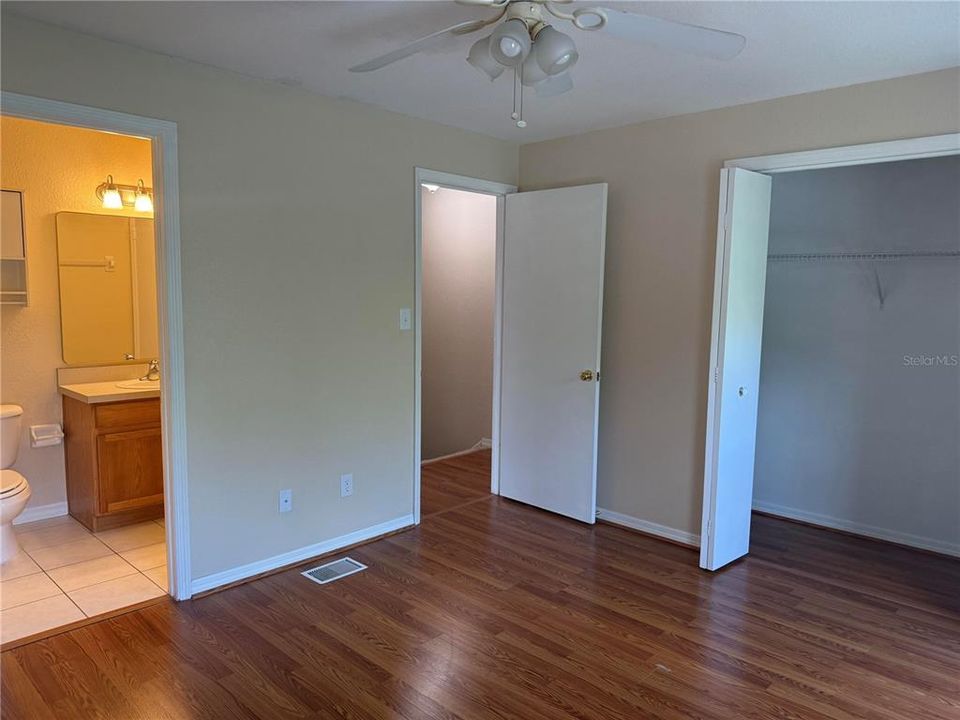 For Sale: $160,000 (2 beds, 1 baths, 958 Square Feet)