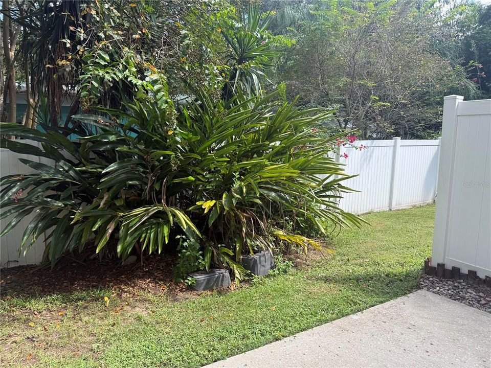 For Sale: $160,000 (2 beds, 1 baths, 958 Square Feet)