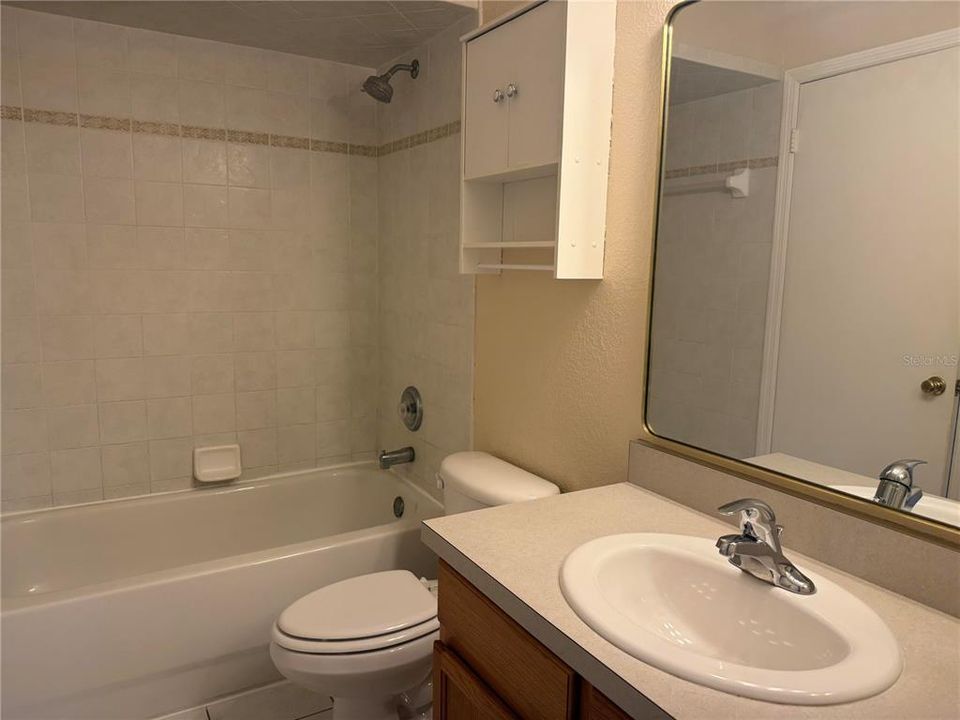 For Sale: $160,000 (2 beds, 1 baths, 958 Square Feet)
